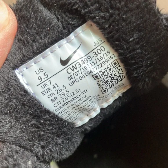 Nike - Picture 15 of 17